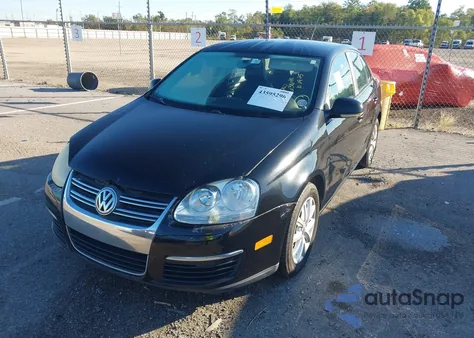 2010 Volkswagen Jetta Limited Edition z USA, uszkodzony, nr VIN 3VWAX7AJ6AM137990